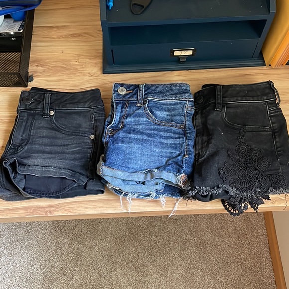3 gently worn pairs of American Eagle Shorts size 0. - Picture 7 of 7